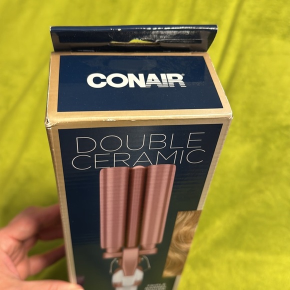 NIB Conair Double Ceramic Triple Barrel Waver Heats up to 400 degrees - Picture 5 of 6